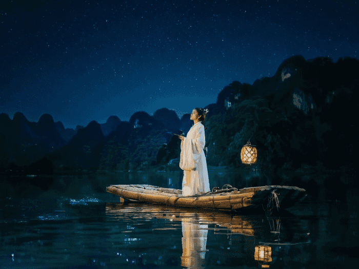做策展人学什么专业好